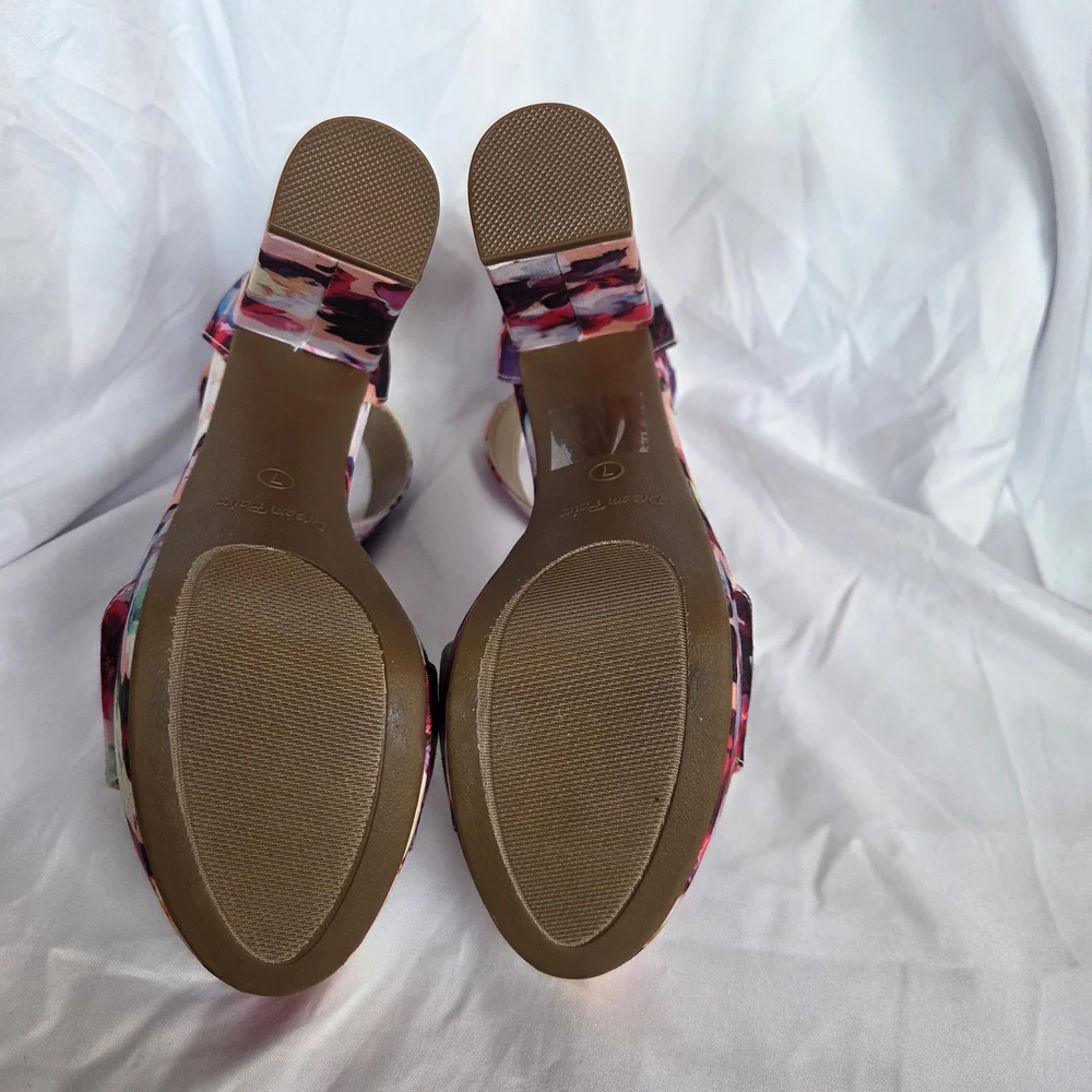 Women's Floral Platform Heels - Picture 10 of 16